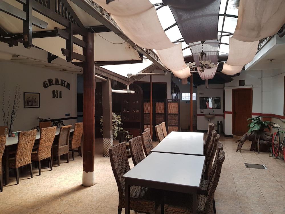 Oyo 1945 Hotel Bali Indah Bandung Exteriör bild